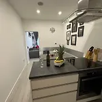 Leo * Zára