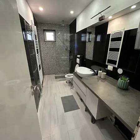 Διαμέρισμα Leo *